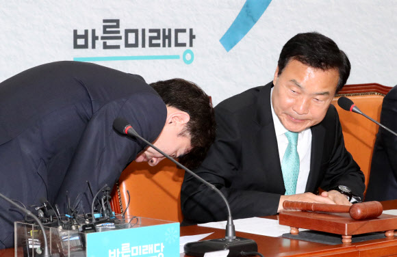 사과하는 하태경 최고위원