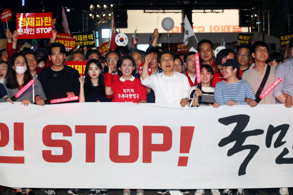 구호외치는 황교안 대표와 나경원 원내대표