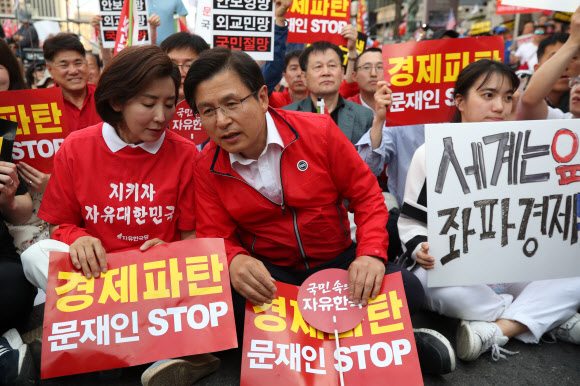 대화하는 황교안 대표-나경원 원내대표