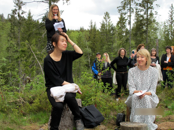 소설가 한강, 노르웨이서 95년 뒤 낼 원고 전달식