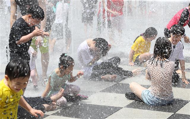 더위 식히는 물놀이