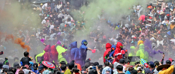 춘천마임축제 개막축하 ‘아수라장’ 행사