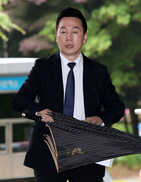 첫 재판 출석하는 정봉주 전 의원