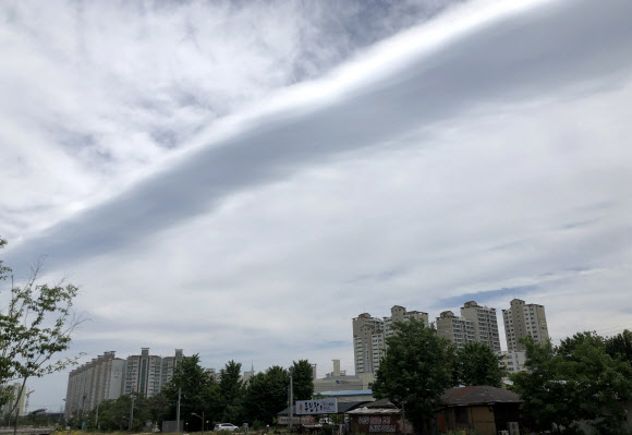 대구 하늘에 나타난 ‘두루마리 구름’