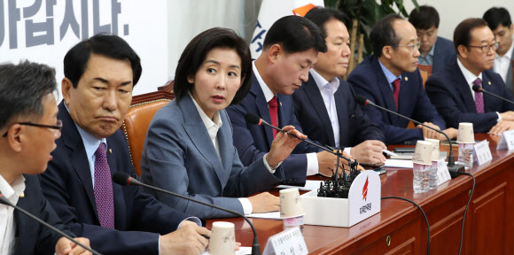 한국당, ‘나홀로 강원 산불 대책회의’