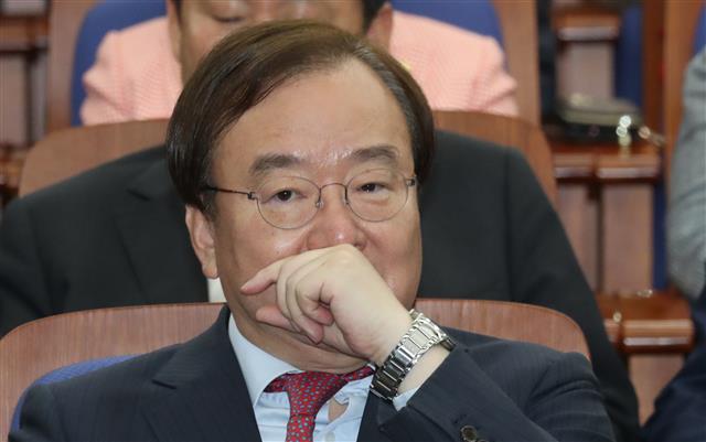 의원총회 참석한 강효상 의원