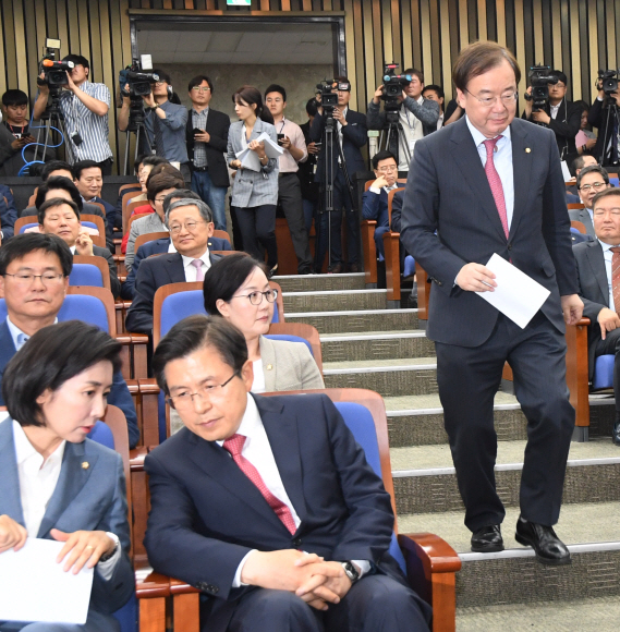 29일 서울 여의도 국회에서 열린 자유한국당 의원총회에서 강효상 의원이 참석하여 입장을 발표했다.2019.5.29. 김명국 선임기자 daunso@seoul.co.kr