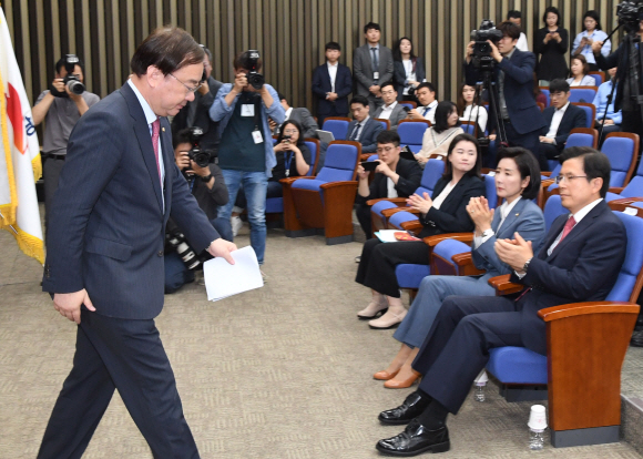 29일 서울 여의도 국회에서 열린 자유한국당 의원총회에서 강효상 의원이 참석하여 입장을 발표했다.2019.5.29. 김명국 선임기자 daunso@seoul.co.kr