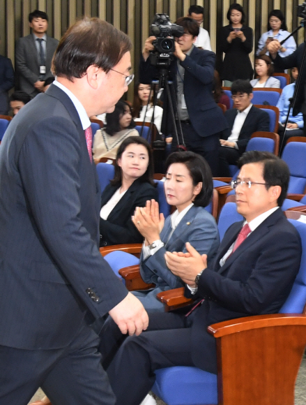 29일 서울 여의도 국회에서 열린 자유한국당 의원총회에서 강효상 의원이 참석하여 입장을 발표했다.2019.5.29. 김명국 선임기자 daunso@seoul.co.kr