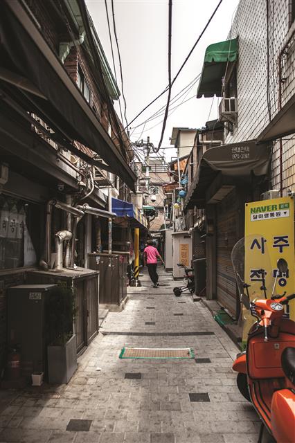 초동교회 앞 돈의동 쪽방촌 골목입구.