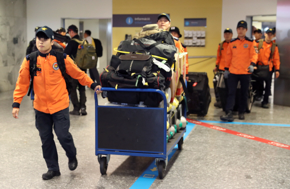 Special South Korean rescue team arrive at Ferenc Liszt International Airport in Budapest, Hungary, May 31, 2019. REUTERS/Marko Djurica/2019-05-31 16:50:14/ <저작권자 ⓒ 1980-2019 ㈜연합뉴스. 무단 전재 재배포 금지.>