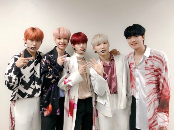 AB6IX. AB6IX 공식 트위터 캡처