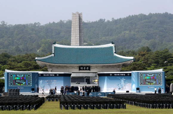 현충일 행사 준비로 분주한 현충원