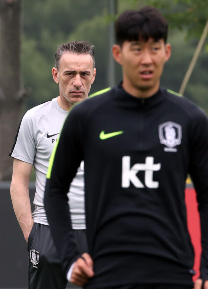 손흥민과 벤투 감독