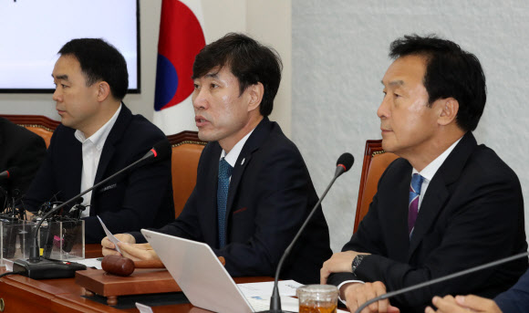 발언하는 하태경