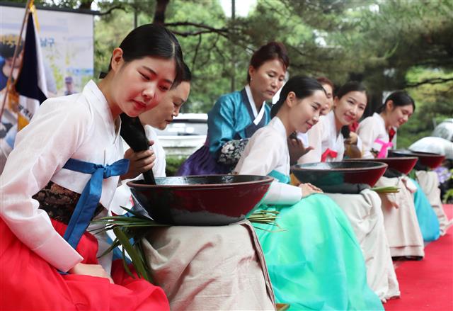 단오, 창포물에 머리 감기