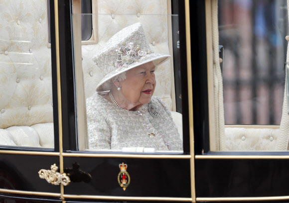 영국 엘리자베스 2세 여왕의 모습