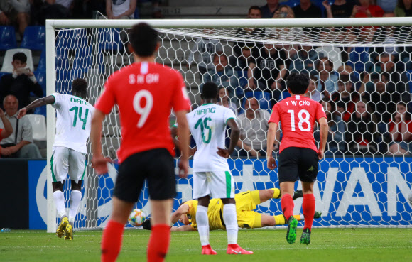 두 번 찬 패널티킥으로 실점