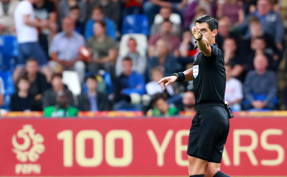 비디오 판독(VAR), 주심의 ‘노골’ 선언