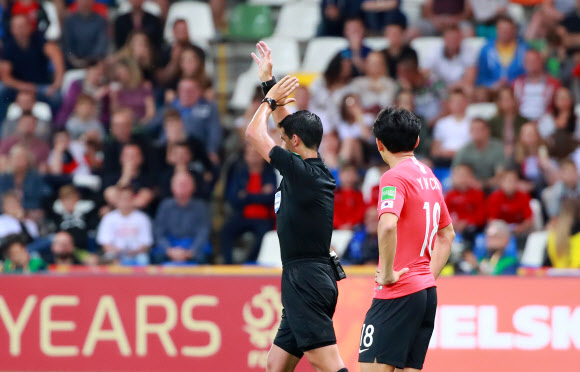 ‘핸드볼 반칙’ 선언