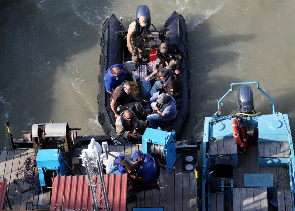 다이빙플랫폼 옮겨타는 관계자들