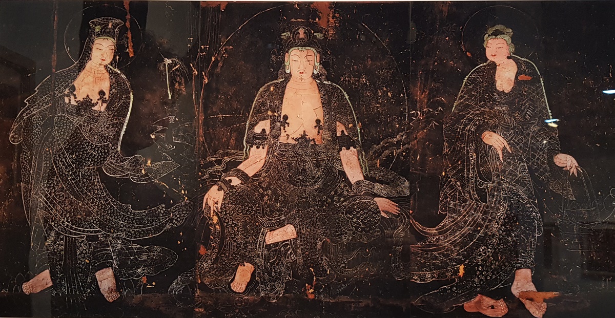 양산 신흥사 후불벽 뒷면에 있는 관음삼존도 벽화. 옷 의섭에 베푼 문양에서 고려불화의 전통이 이어져 오고 있다. 작가의 허락을 받고 전시중인 작품을 촬영한 것이다. 