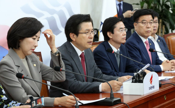 발언하는 자유한국당 황교안 대표