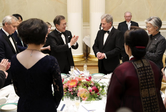 만찬장의 한-핀란드 정상