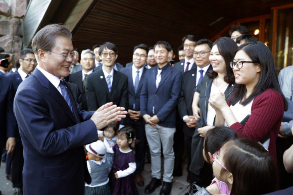 알토대학교 유학생 격려하는 문 대통령