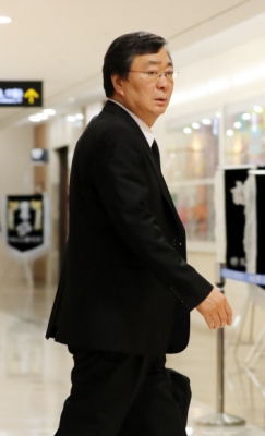 빈소로 향하는 김홍업 전 의원