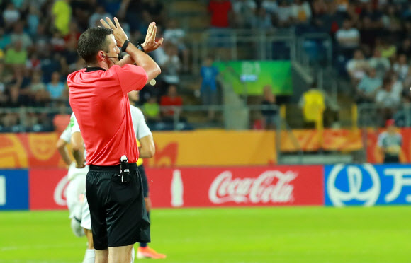 주심의 노골 선언