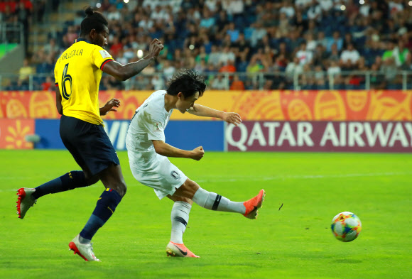 VAR로 무효된 엄원상의 골