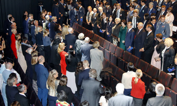 노르웨이 답례 문화행사 입장하는 문 대통령