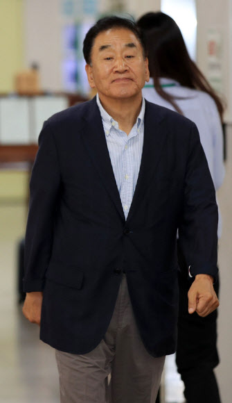 이재오, ‘반공법 사건’ 재심 속행공판 출석