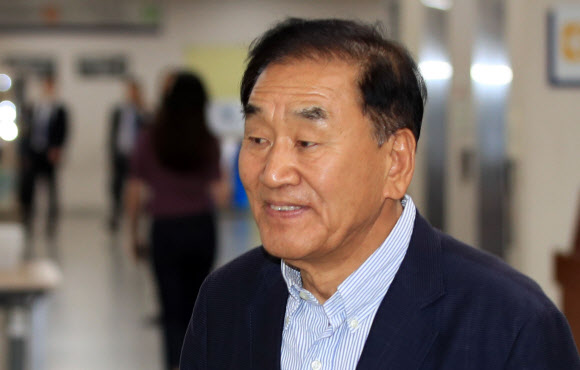 이재오, ‘반공법 사건’ 재심 속행공판 출석