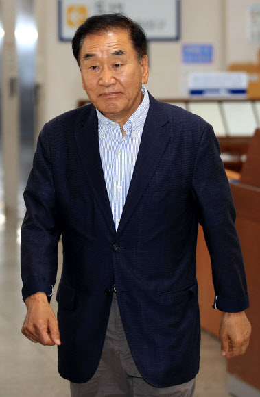 이재오, ‘반공법 사건’ 재심 속행공판 출석