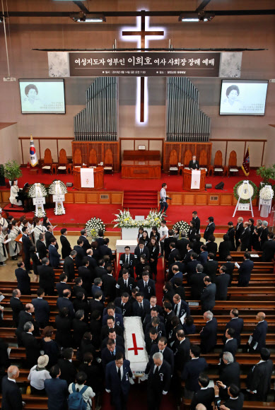 ‘고인을 추모하며’