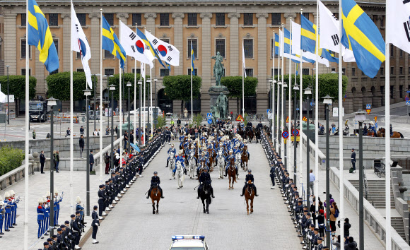 스웨덴 공식환영식 참석한 문 대통령