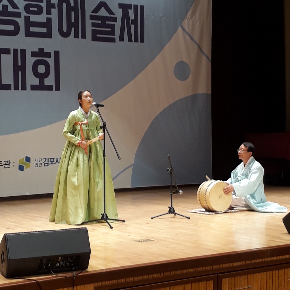 고교부문에서 최우수상을 받은 정윤아양.