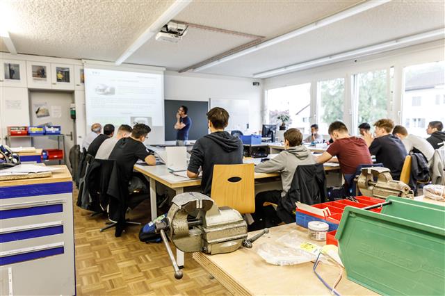 스위스의 직업교육훈련기관(SFIVET·EHB)에서 현지 학생들이 직업 교육을 받는 모습.  SFIVET·EHB 제공