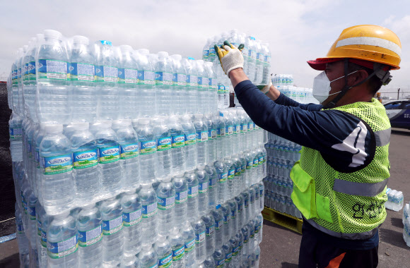 ‘붉은 수돗물 사태…제주도도 물 지원합니다’