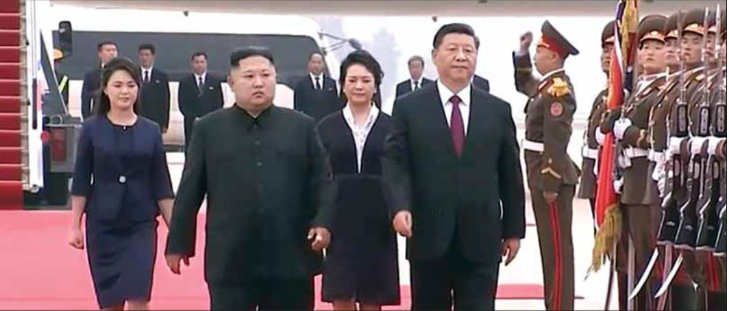 北 의장대 사열하는 시진핑