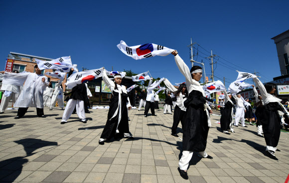 그날의 의미를 되새기며