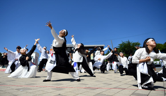 그날의 함성 그대로