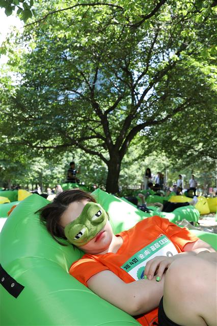 ‘잠 자는 숲 속의 청춘들’