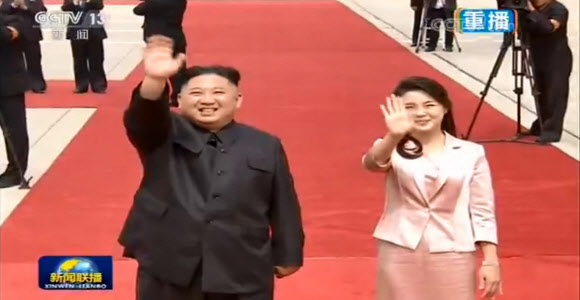 시진핑 주석 환송하는 김정은