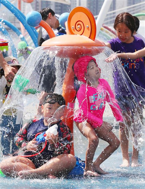 ‘더위는 잠시 잊고’