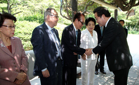 부부참전 유공자 초청한 이낙연 총리