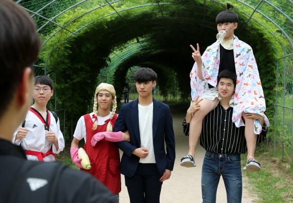 개성 넘친 고3 졸업사진