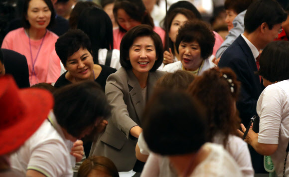 우먼 페스타 참석하는 나경원